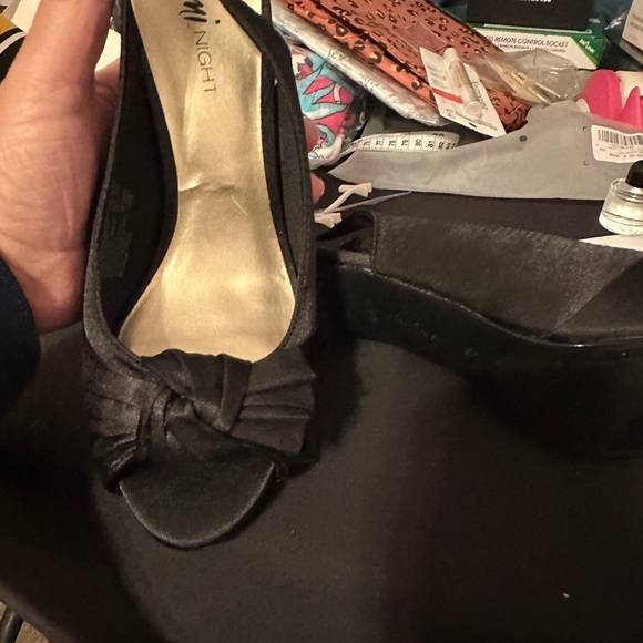 FIONI Clothing Shoes - FIONI Black Heels with Bow Accent